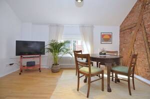 Stilvolle möblierte 2-Zimmer Wohnung mit Internet in Altbauvilla in Wiesbaden Nerotal – 65193 Wiesbaden – Vorschaubild 8