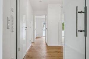 Modernes Wohnen · 3-Zimmerwohnung mit Loggia & Tiefgarage · Erstbezug – 80992 München – Vorschaubild 8