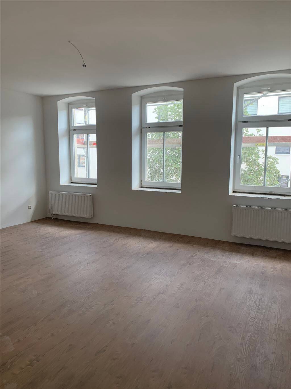Zweitbezug nach San.! Große3-Zi. mit Einbauküche, Laminat, Lift, Balkon und Wanne! – Chemnitz – Vorschaubild 3