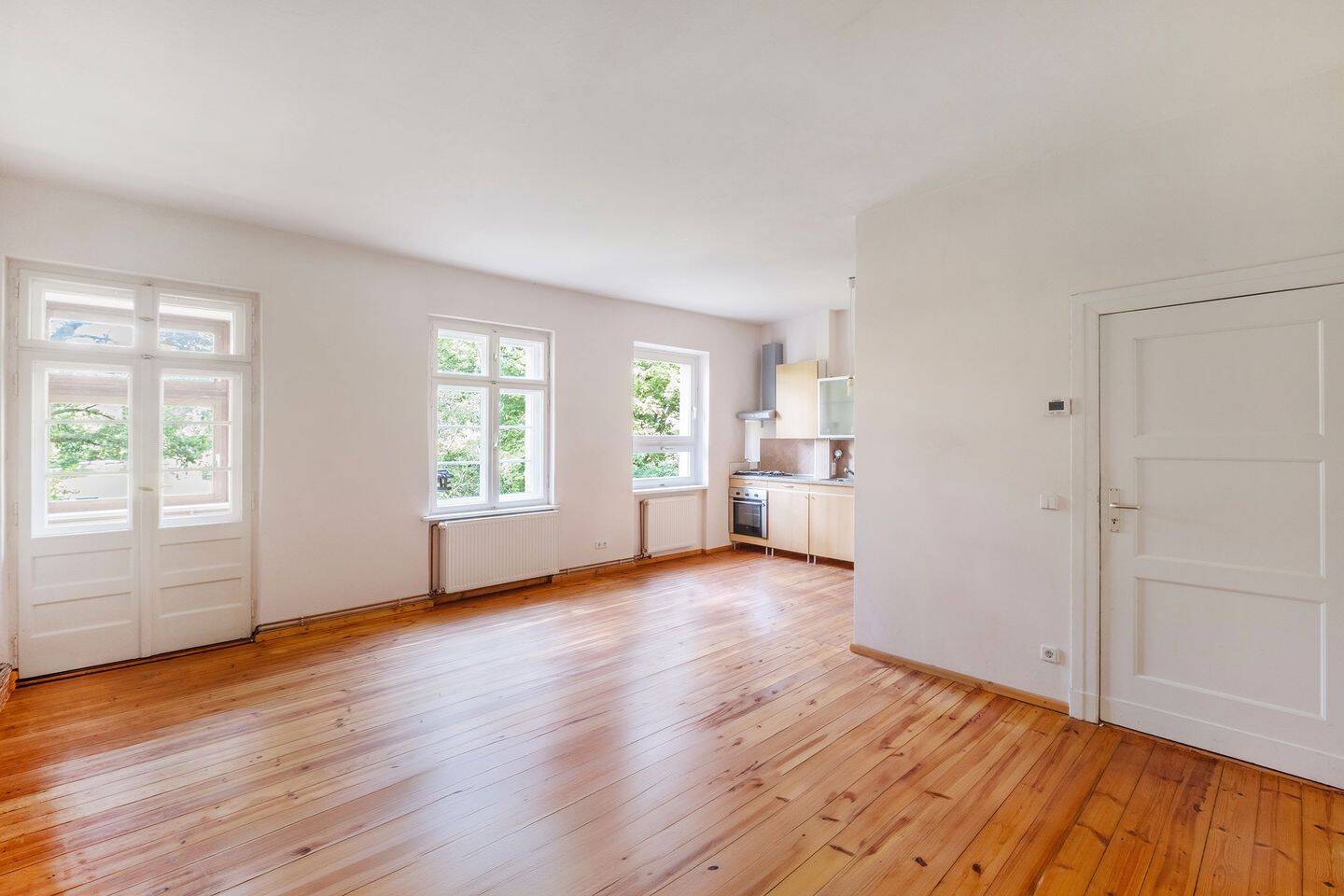 Ruhige Zwei-Zimmer-Wohnung mit Wintergarten und parkähnlichem Hofgarten im Fliegerviertel