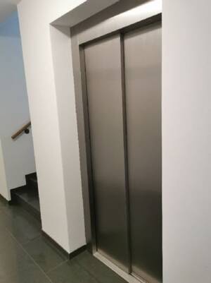 Schöne und helle 2-Zimmerwohnung (Neubaucharakter) mit zwei Südbalkone in zentraler, aber ruhiger und grüner Lage von Hamburg-Eißendorf! – 21073 Hamburg – Vorschaubild 3