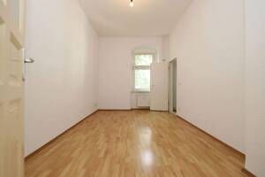 RUHIGER RÜCKZUGSORT IN BELIEBTER KIEZ-LAGE - NETTE COMMUNITY - BALKON MIT BLICK INS GRÜNE – 12047 Berlin – Vorschaubild 4