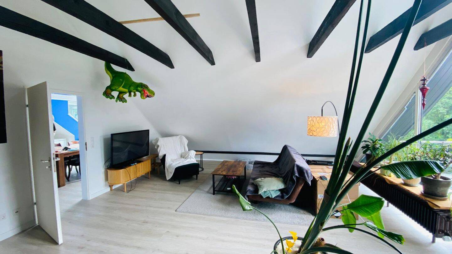 Außergewöhnliche 2,5-Zimmer-Wohnung mit großzügiger Dachterrasse, Einbauküche und stilvollem Wohnambiente – Bremen – Vorschaubild 2