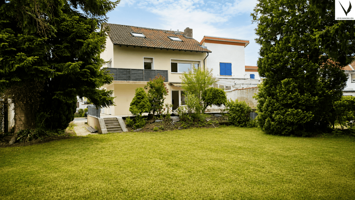 Großzügiges Einfamilienhaus mit Garten in Frankfurt-Schwanheim – 60529 Frankfurt am Main – Bild 1 von 9