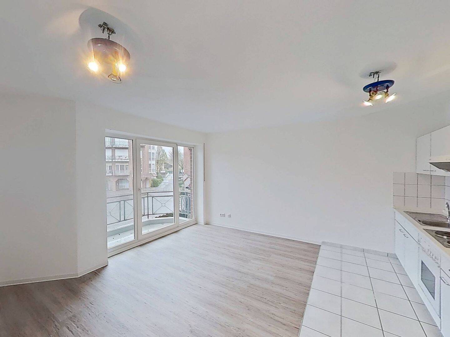 Großzügig geschnittene 1-Zimmer-Wohnung mit BALKON und EINBAUKÜCHE – Paderborn – Bild 1 von 9