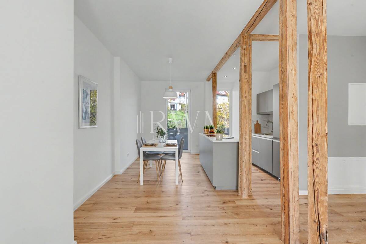 ERSTBEZUG NACH KERNSANIERUNG - Altbaucharme trifft moderne Wohnqualität auf 2,5 Zimmern in S-West – 70193 Stuttgart – Bild 1 von 9
