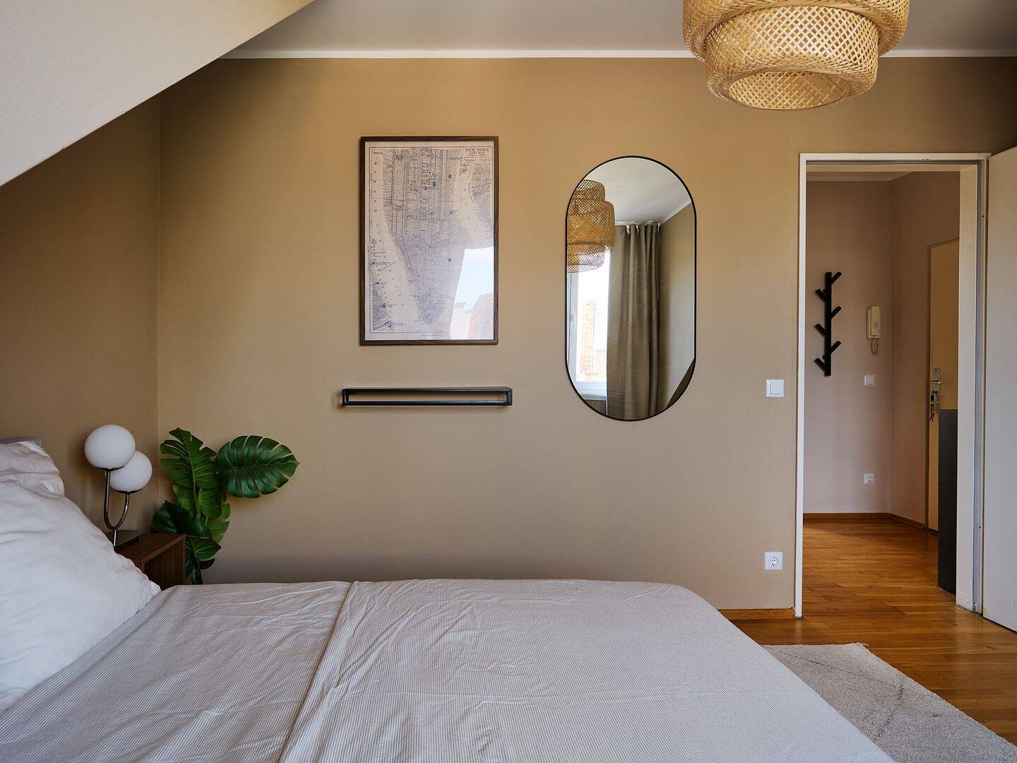 Kompakte Dachgeschosswohnung mit Terrasse und weitem Blick im Wrangelkiez – Berlin – Vorschaubild 9