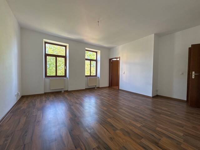 1. OG mit Laminat / großer Balkon / begrünter Innenhof – Chemnitz – Vorschaubild 3
