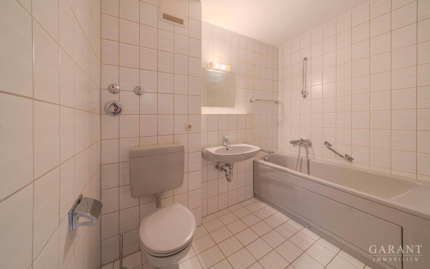 Sofort bezugsfreie Terrassenwohnung mit Stellplatz in ruhiger Wohnlage – München – Vorschaubild 6