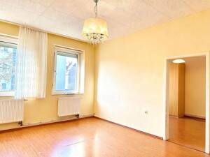 Zentrale 3-Zimmer-Altbauwohnung mit Entwicklungspotenzial - Leerstehend, gestaltbar, in Bahnhofsnähe (Kopie) – 90763 Fürth – Vorschaubild 5