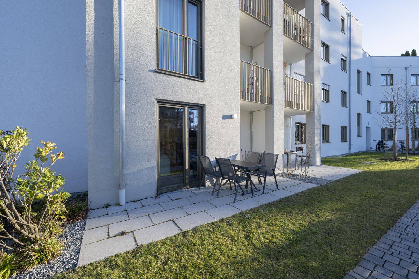 Moderne 2-Zimmer-Gartenwohnung mit Terrasse - ideal für Eigennutzer/Kapitalanleger – München – Vorschaubild 4