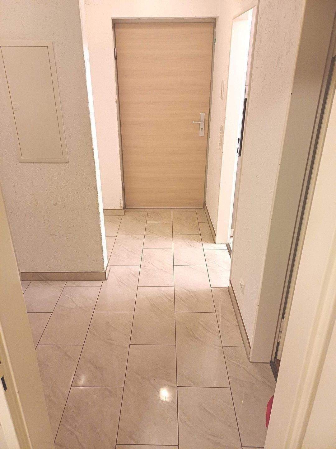 3-Zimmer-Wohnung mit Balkon, moderner Einbauküche und Fussbodenheizung in zentraler Südstadtlage von Nürnberg – Nürnberg – Vorschaubild 4