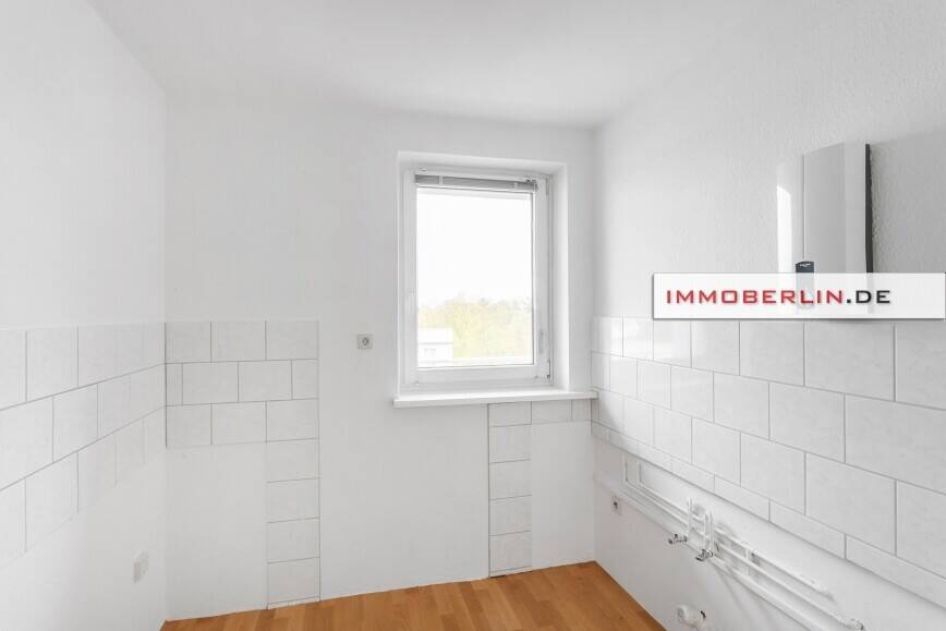 IMMOBERLIN.DE - Sonnige Wohnung mit Westloggia & Pkw-Stellplatz in ruhiger Lage – Berlin – Vorschaubild 4