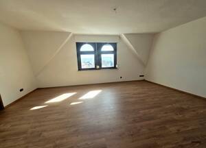 Stilvoll wohnen im Zentrum: 3-Zimmer-Wohnung mit Altbauflair am Marktplatz – 96476 Bad Rodach – Vorschaubild 4