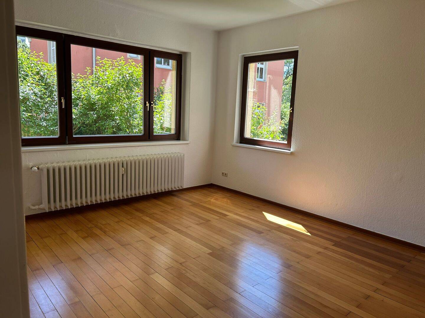 Herrliche 3 Zimmer Altbauwohnung im Westviertel mit sonnigem Garten