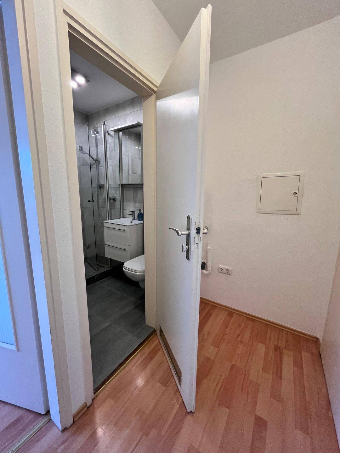 1-ZKB mit Balkon! Bezugsfreie Eigentumswohnung in München-Pasing – gepflegt, sofort verfügbar – München – Vorschaubild 3