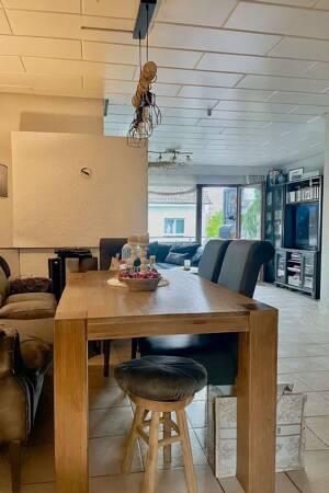 Doppelhaushälfte in Stuttgart-Stammheim: 145 m² Wohnfläche, Kamin, Garten & Garage – 70439 Stuttgart – Vorschaubild 4