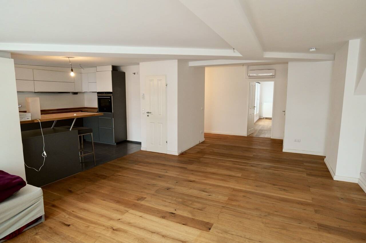 Traumhaftes Dachgeschoss mit Freiluft-Atrium und eigener Terrasse – Berlin – Bild 1 von 9