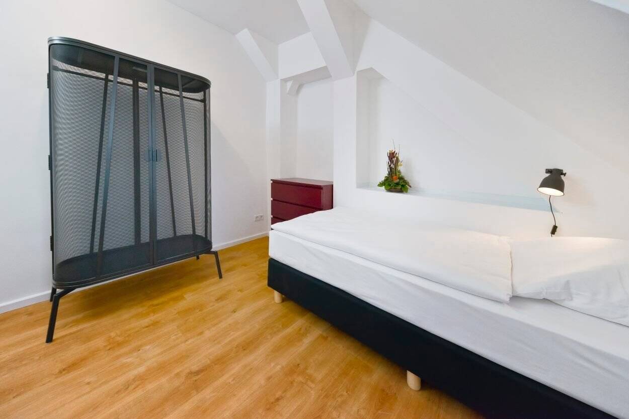SERVICED APARTMENT: Neue Dachgeschosswohnung für 4 im Prenzlauer Berg – Berlin – Vorschaubild 7