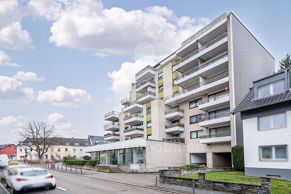 Gepflegte 2-Zimmer-Wohnung mit TG-Stellplatz und solider Vermietung als nachhaltige Kapitalanlage – 50767 Köln – Bild 1 von 7