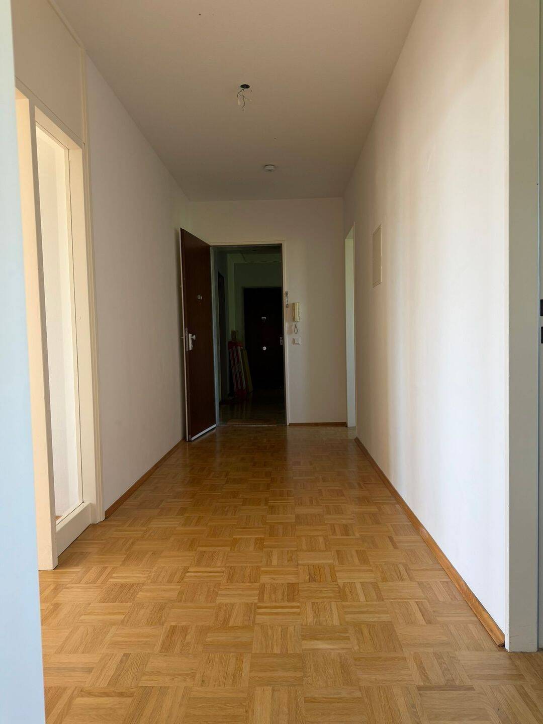 Helle 2,5-Zimmer DG-Wohnung mit Terrasse in München-Bogenhausen – München – Vorschaubild 3