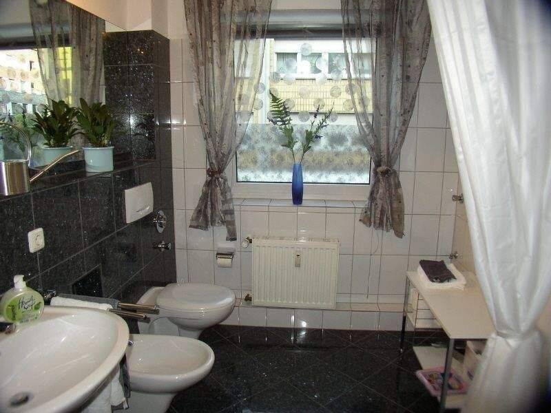 schicke, helle möblierte Appartements für eine oder mehrere Personen – Mönchengladbach – Vorschaubild 5