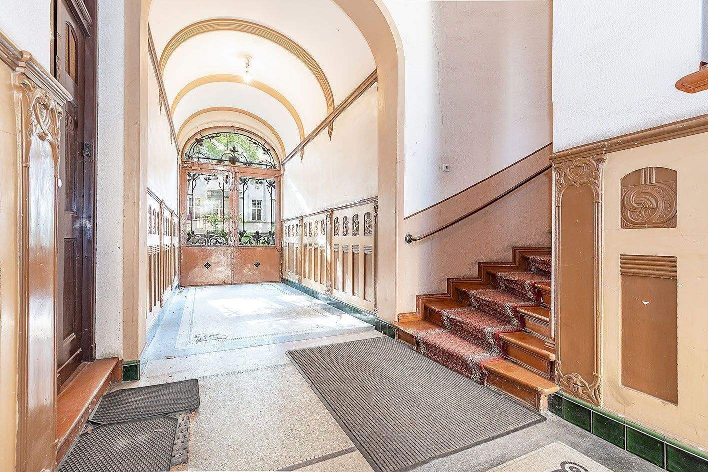 Zauberhafter Altbauklassiker mit Sonnen-Balkon in Friedenauer Toplage, sofort bezugsfrei! – Berlin – Vorschaubild 3