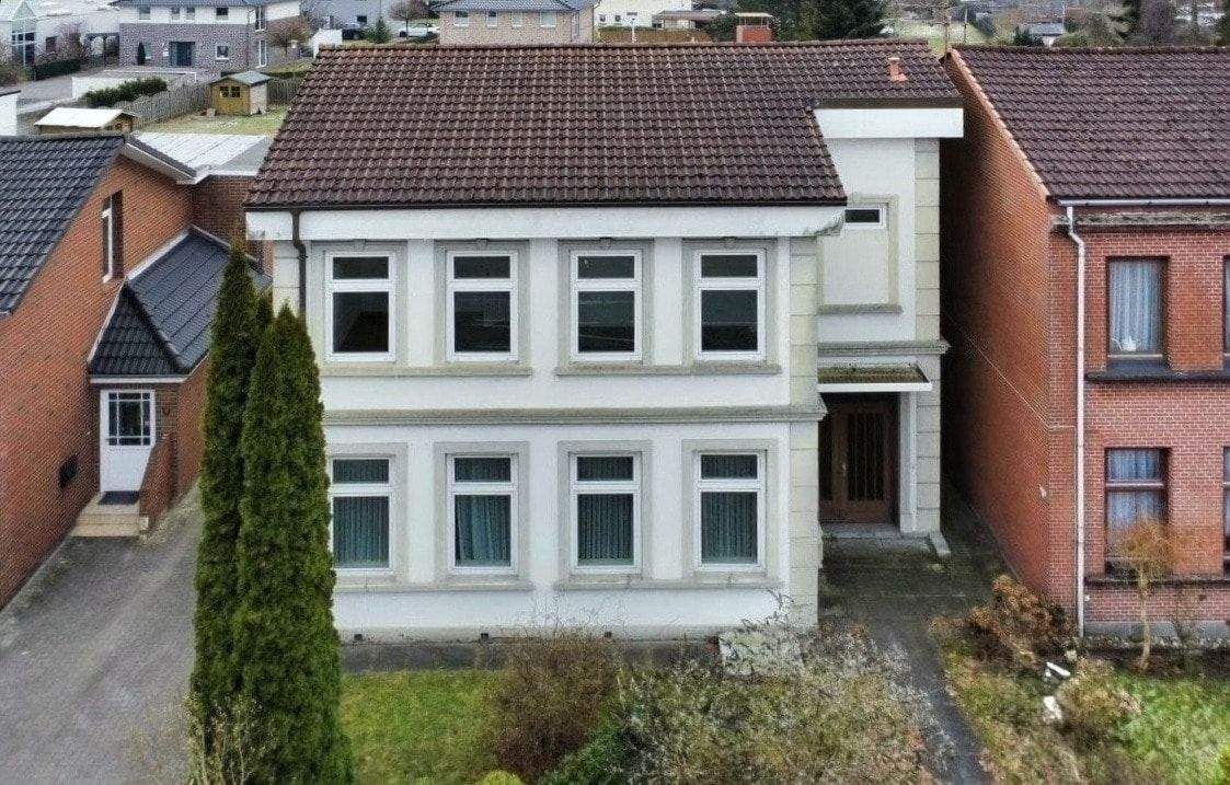 Vielseitiges Zweifamilienhaus mit großem Grundstück – Uetersen – Bild 1 von 6
