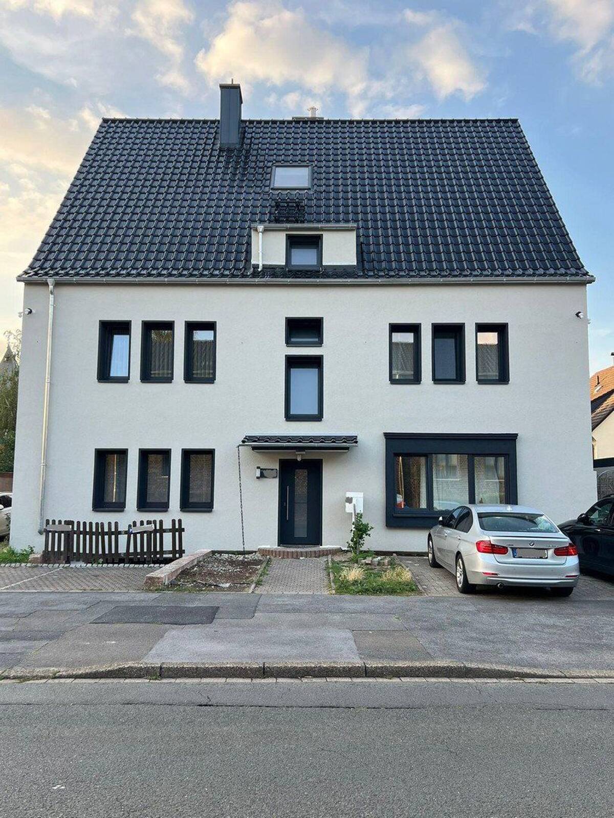 Frisch modernisierte 2,5-Zimmer-Dachgeschosswohnung in Dortmund-Brackel - sofort bezugsfrei – 44309 Dortmund – Bild 1 von 9