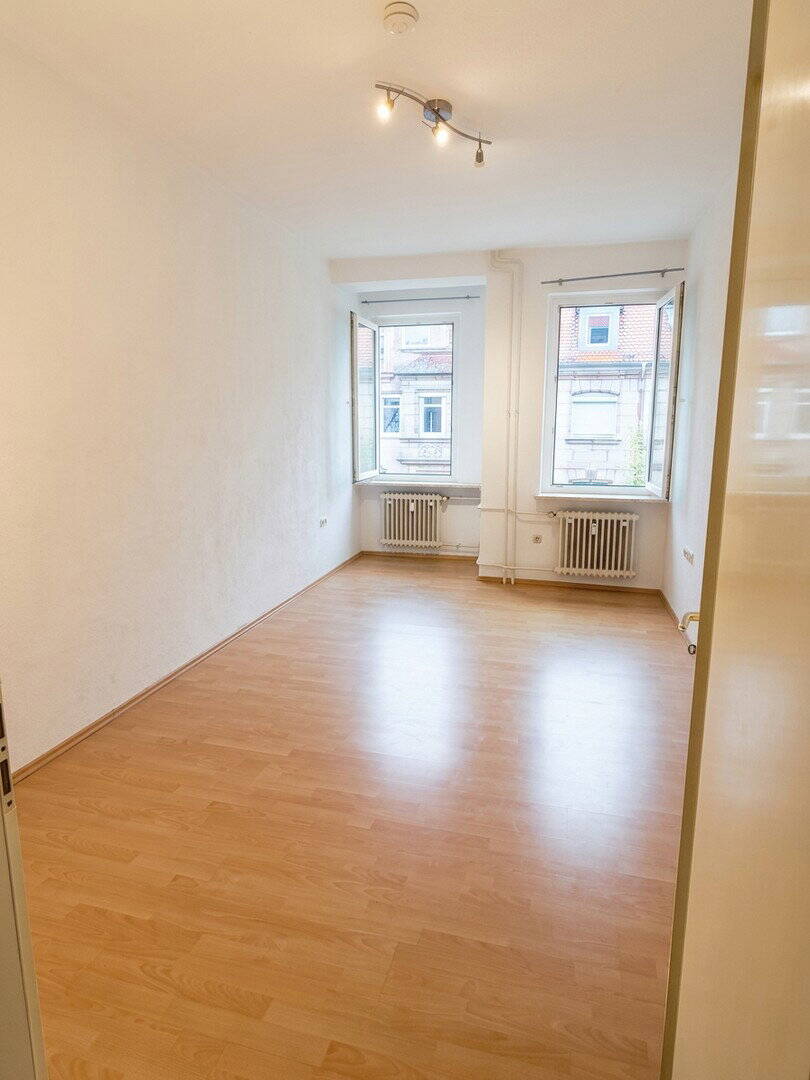 Sonnige 2-Zimmer-Eigentumswohnung im Altbau, 3. OG, ca. 66 m2, Keller & Dachboden – Nürnberg – Vorschaubild 4