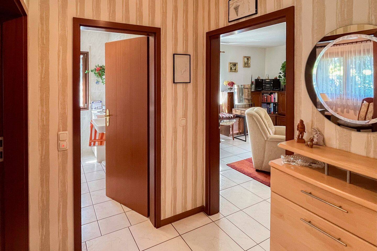 Familienglück mit großem Garten - gepflegtes Zuhause mit fünf Zimmern und sonniger Terrasse – Hohen Neuendorf – Vorschaubild 6