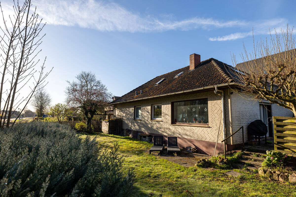 *** WALDBLICK in der NÄHE vom SEE in beliebter LAGE mit viel POTENZIAL für FAMILIEN *** – Stuhr – Bild 1 von 9