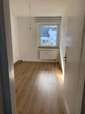 Attraktive 4-Zimmer-Wohnung in begehrter Wohnlage – teilmöbliert & mit Stellplatz – 90766 Fürth – Vorschaubild 4