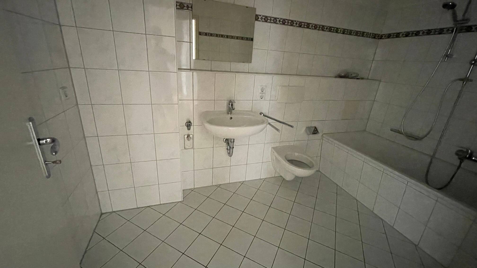 3. OG/ großes Wohnzimmer + Balkon / Stellplatz mögl. ! – Chemnitz – Vorschaubild 9
