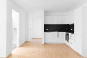 Grünwinkel: Moderne Wohnung mit EBK und Balkon