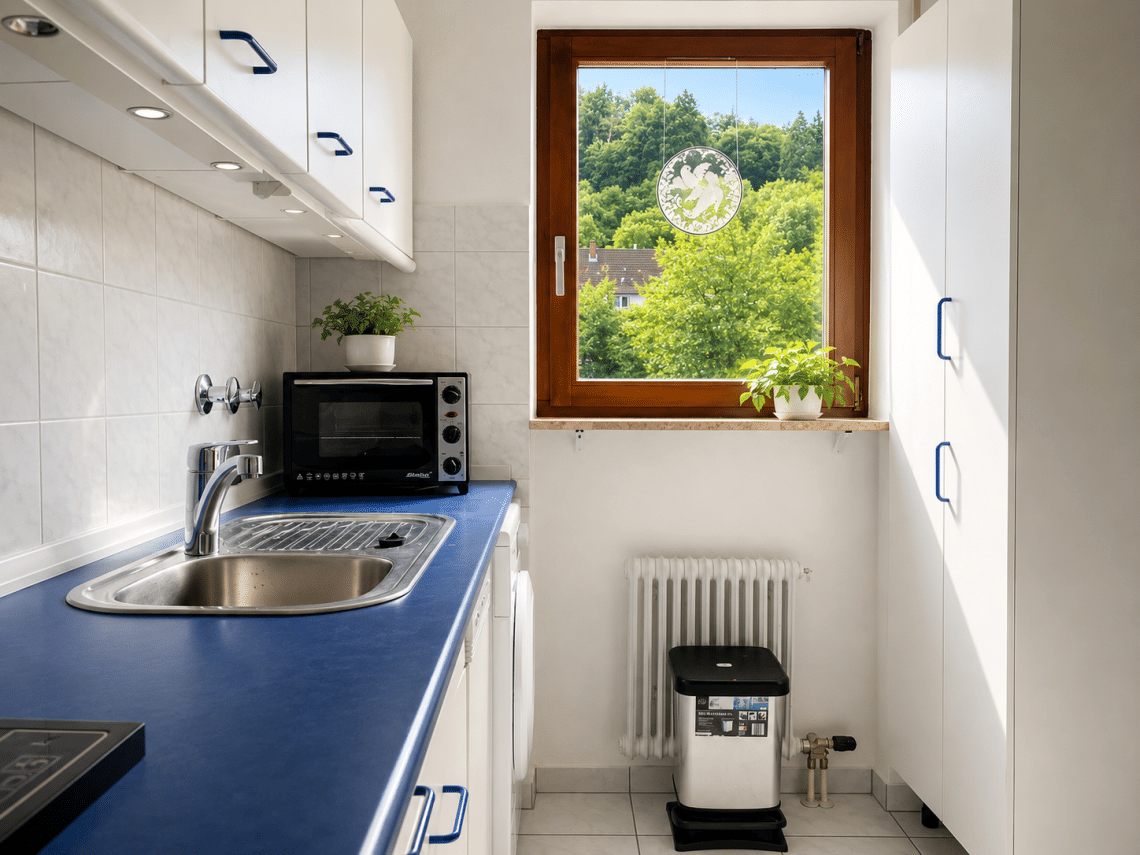 Karlstrasse - Helle 2,5-Zimmer-Wohnung mit Balkon, TG-Stellplatz & Aufzug – Baden-Baden – Vorschaubild 3