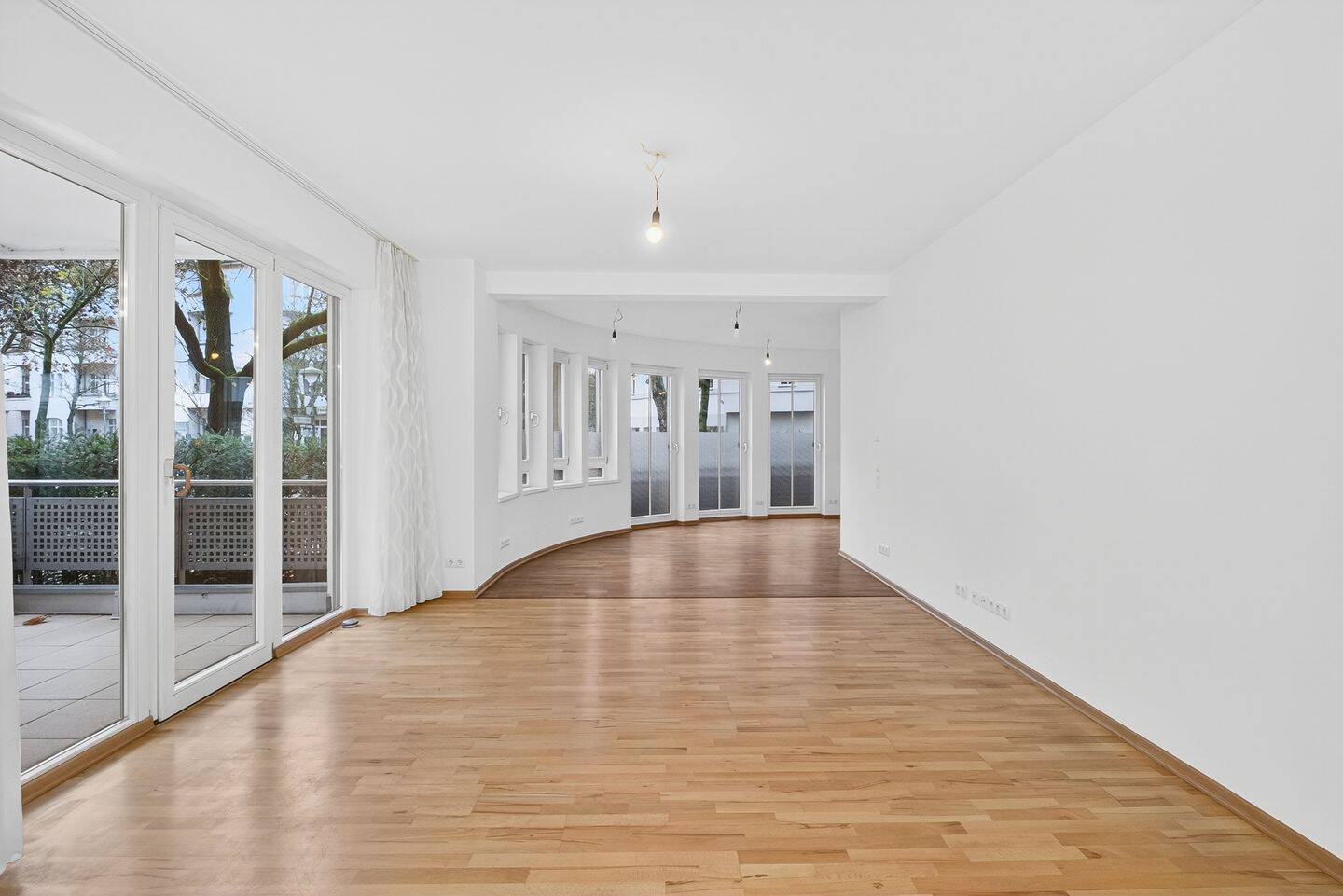 Sofortbezug Lauenburger Platz I 5-Zi.-Wohnung mit TOP Ausstattung I Sauna I Balkon u. Garten I TG – Berlin – Vorschaubild 8