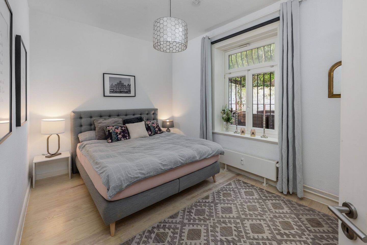 Stilvolle Altbauwohnung mit Garten in Top-Lage – Hamburg – Vorschaubild 5