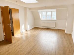 Mitten im Zentrum - Helle 3-Zimmer-Maisonette-Wohnung mit Laubengang und kleiner Garage – Anger 55, 99084 Erfurt – Vorschaubild 3