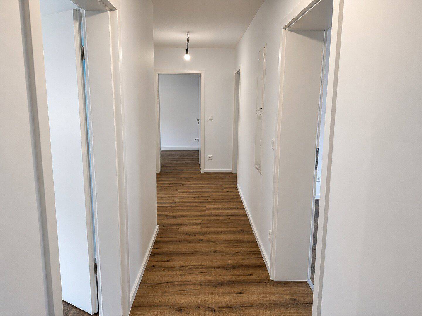 Sanierte 3-Zi.-Wohnung mit Südbalkon, EBK und Garage – Radolfzell am Bodensee – Vorschaubild 4