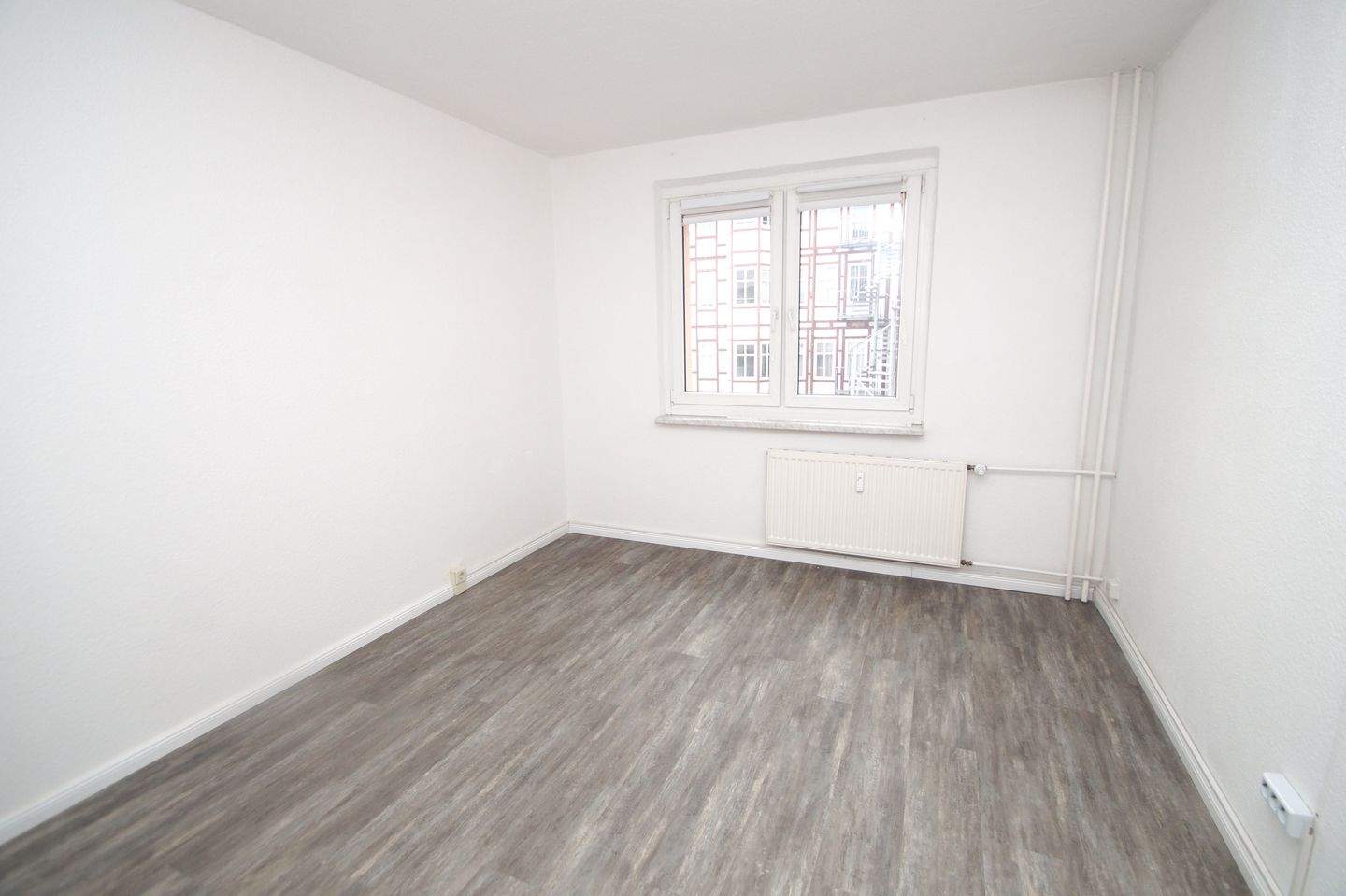 3-Zimmer-Wohnung, Bad mit Badewanne, frisch saniert – Magdeburg – Vorschaubild 4
