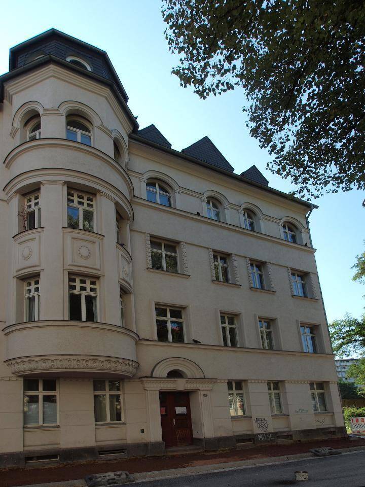 Erstbezug nach Sanierung! WG-geeignet + Wohnen am Campus... 2 Zimmer + EBK + Balkon + Bad mit Wanne + Gäste-WC+ schöner Garten – Chemnitz – Vorschaubild 3