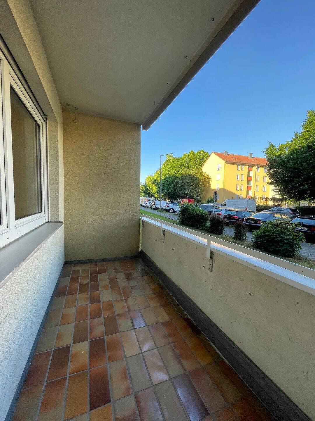 Schicke 4-Zimmer-Erdgeschosswohnung (Hochparterre) mit 2 Balkonen in St. Leonhard kurzfristig verfügbar!