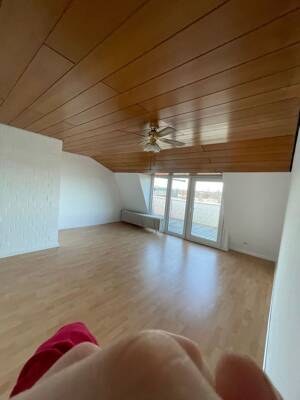 Frisch renoviertes Raumwunder! 120 m² Dachgeschosswohnung mit Traum-Balkon, Klimaanlage & Dom-Blick – 51103 Köln – Vorschaubild 4