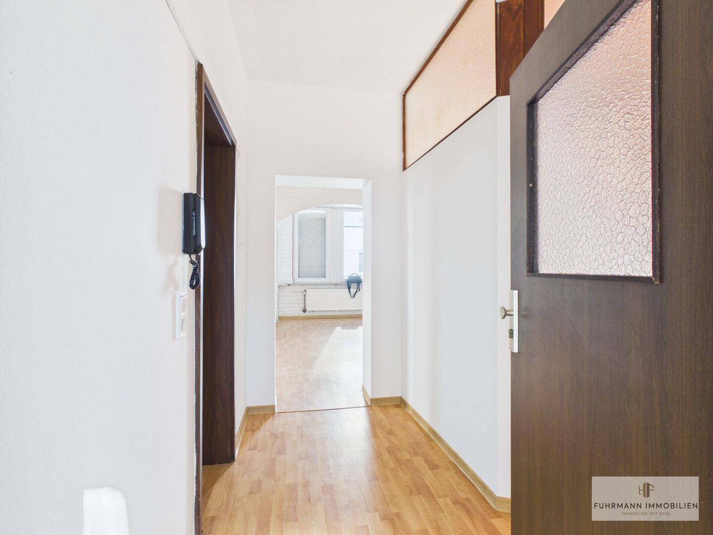 Lichtdurchflutete 4 ZKB Wohnung mit Loggia in gepflegtem Dreifamilienhaus in Saarbrücken-Malstatt – Saarbrücken – Vorschaubild 3