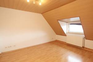 Gemütliche 2-3 ZKB Dachgeschosswohnung mit Fernblick nähe Klinikum – 34125 Kassel – Vorschaubild 2