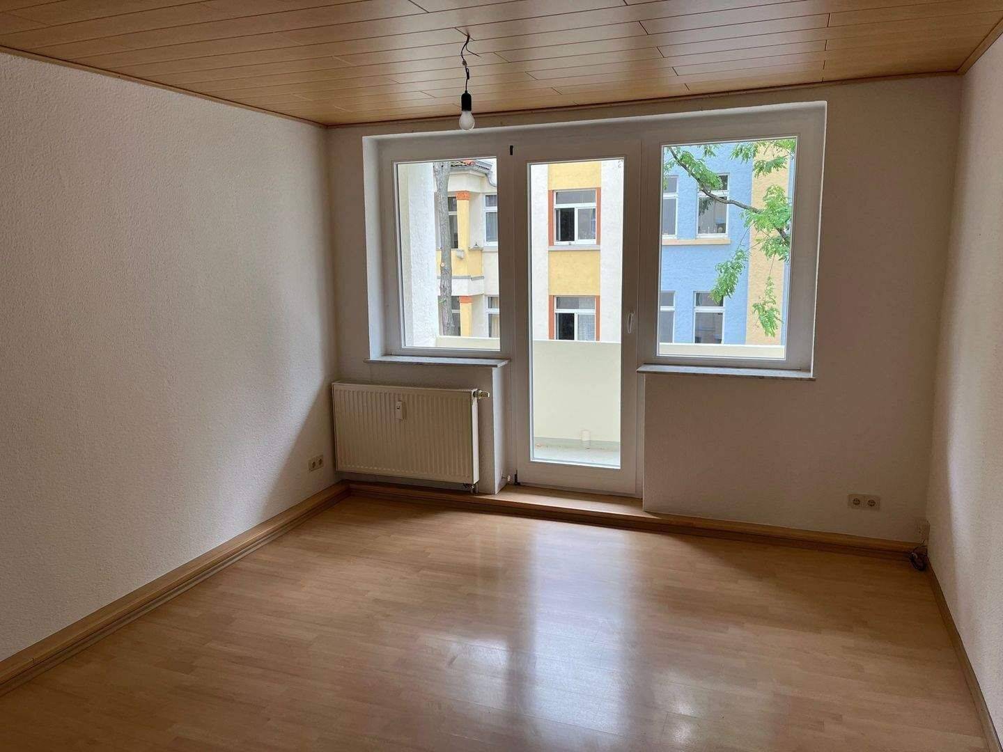 2 Raum Wohnung mit Balkon / Wanne in der Reißhausstraße / FH-Nähe / Erfurter-Krämpfervorstadt – Erfurt – Vorschaubild 2