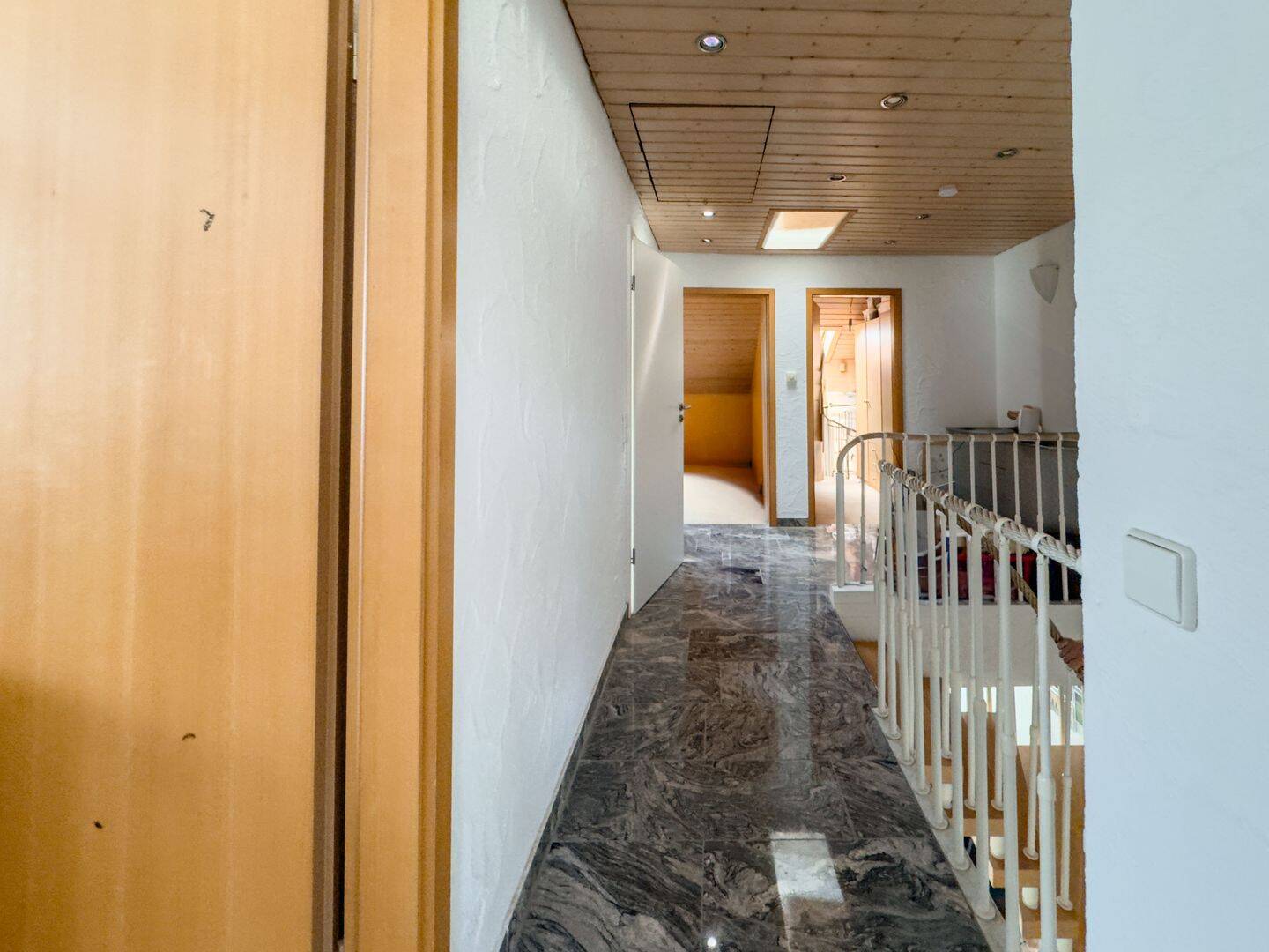 Modernisiertes Mehrfamilienhaus mit PV-Anlage & Garten in Aidlingen – Aidlingen – Vorschaubild 6
