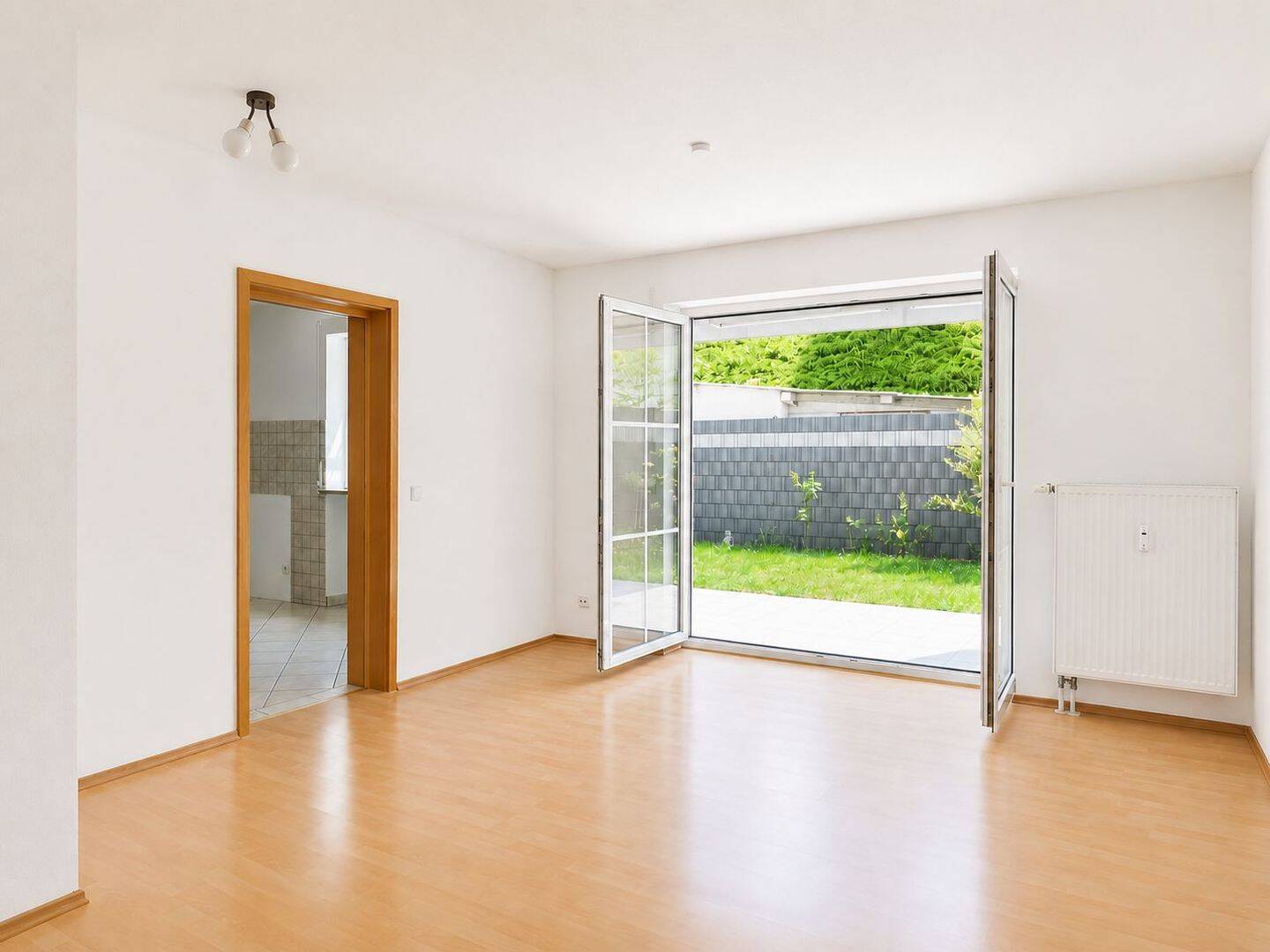 Helle 3-Zi-Terrassenwohnung mit eigenem Garten, Keller und Garage – Ingolstadt – Vorschaubild 2