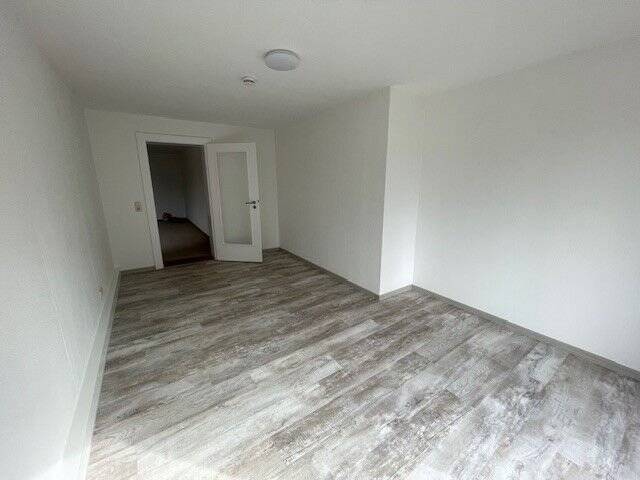 3-Zimmer-Wohnung - renoviert mit neuem Bad und Balkon - in Top Lage – Nürnberg – Vorschaubild 4
